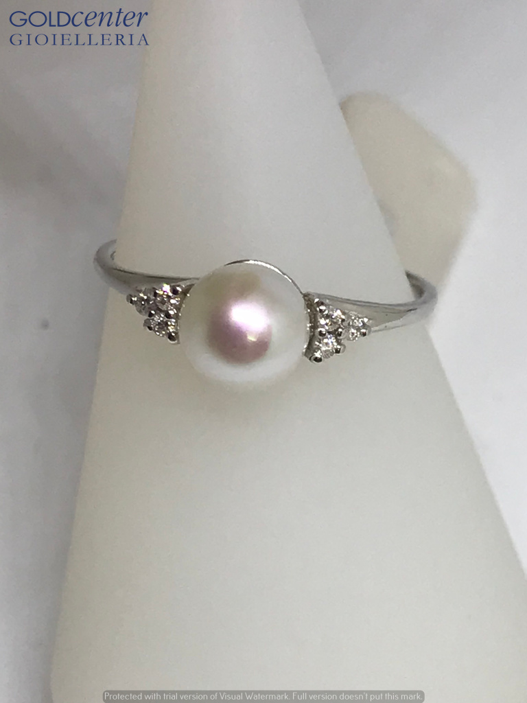 Anello Kioto, perle, oro e diamanti ct. 0,06 AN04